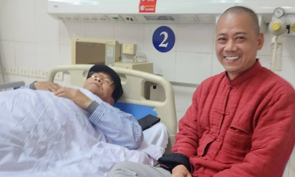 NSND Trần Nhượng nhập viện ở tuổi 74, con trai nói lý do: 'Đòi lấy vợ nhưng anh chưa duyệt, dỗi'