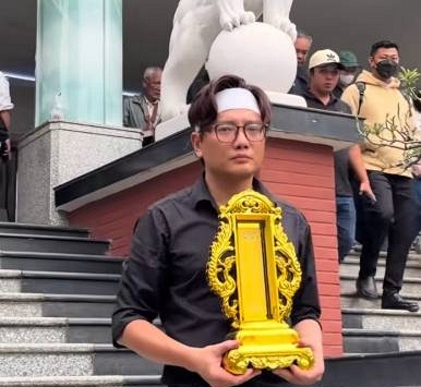 Diễn Viên Bá Thắng lên tiếng về 4 điều bị bàn tán trong đám tang cha: 'Không để biện minh, chỉ chia sẻ'