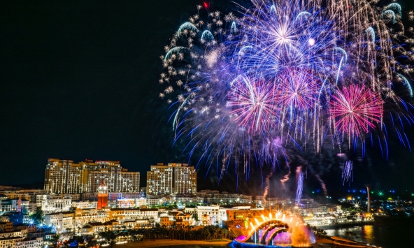 Kỷ lục “không tưởng” ở đảo ngọc đẹp bậc nhất hành tinh: 750 đêm khai hỏa 380.000 quả pháo hoa