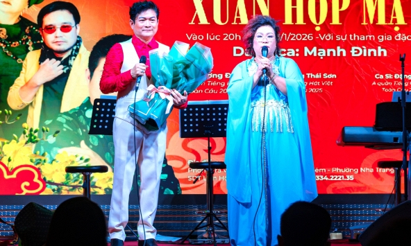 Quán quân “Tiếng hát Việt toàn cầu”- Nữ ca sĩ Phương Đài cháy hết mình với đêm nhạc vì người dân vùng lũ