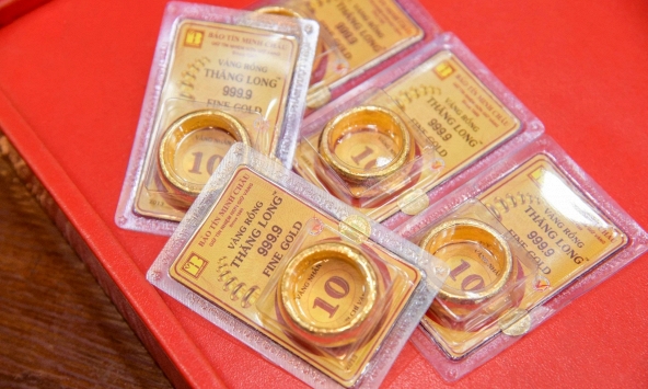 Giá vàng ở VN và thế giới leo đỉnh cao nhất mọi thời đại, chuyên gia dự báo kịch bản 'không cản nổi'?