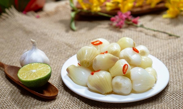 Không chỉ là món ăn kèm, hành củ muối mùa đông được ví như “nhân sâm” cho tim mạch