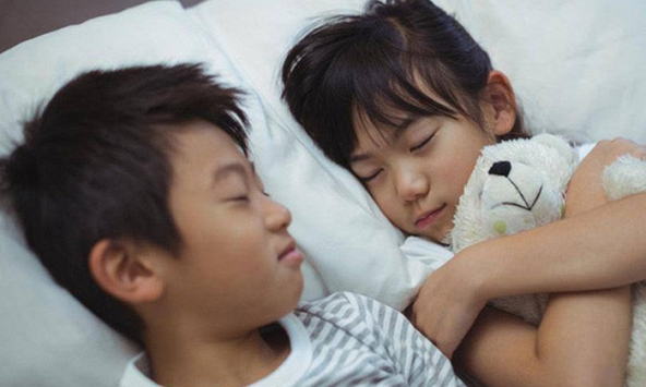 Vợ than chồng “kiếm cớ” đòi chia phòng, nhiều người biết chuyện thì 'mắng ngược': Chồng chị là người cha điểm 10 đấy!