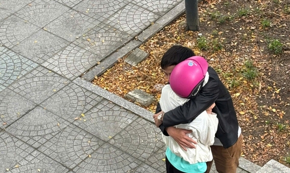 Một tin báo mất tích, 3 giờ truy tìm nghẹt thở: Công an tìm thấy nữ sinh 2007 ở nơi không ai ngờ tới, cái ôm đoàn tụ nghẹn lòng