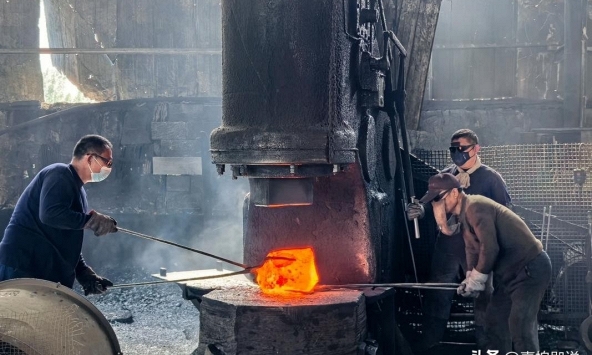 Chuyện lạ: Đức và Nhật Bản dẫn đầu thế giới suốt nửa thế kỷ, nhưng lại bại dưới tay thợ rèn ở Trung Quốc