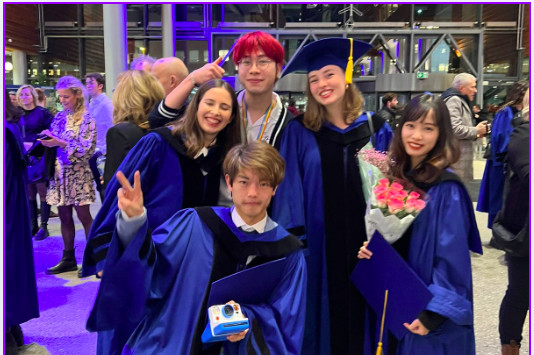 Nam sinh Việt du học nước lạ: Người dân không thích ngồi cạnh nhau trên xe bus, giáo viên sẵn sàng hỏi 'Em nhuộm tóc ở đâu thế?'