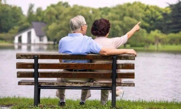 Người đàn ông 77 tuổi đã sống chung với bệnh ung thư cho đến năm 95 tuổi: Phương pháp của ông chỉ gói gọn trong 5 từ