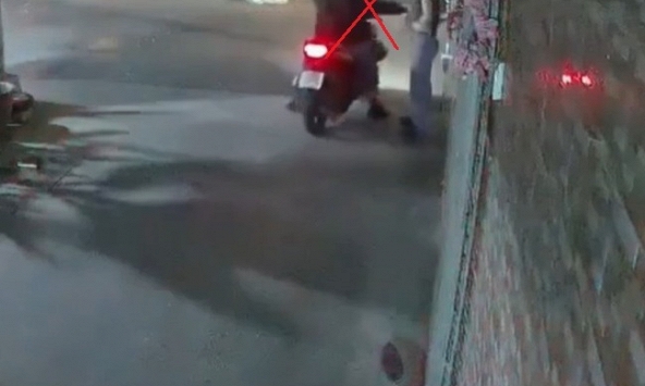 Đã tìm ra nam thanh niên đeo khẩu trang, che biển số xe, sàm sỡ cô gái trẻ ở TPHCM