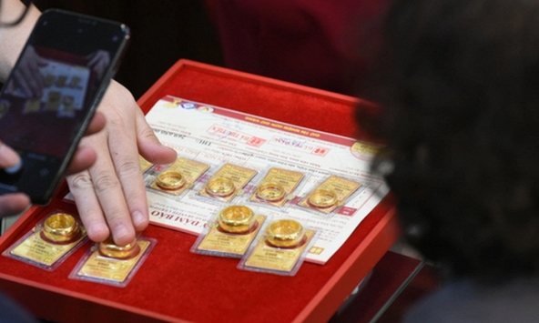 Giá vàng đột ngột sập mạnh không ngừng ở Việt Nam sau một quyết định của Tổng thống Trump