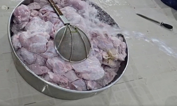 Vụ nghi đưa thịt hết hạn vào trường học: Sago Food bị kiểm tra, lộ 371kg thịt không rõ nguồn gốc