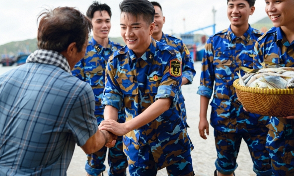Đàm Vĩnh Hưng tri ân sự hi sinh thầm lặng của những người chiến sĩ  