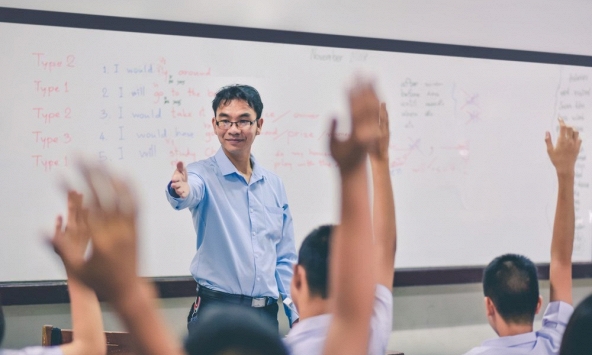 Giáo viên 30 năm đứng lớp nói thẳng: Vội đưa con đi học thêm chỉ vì điểm số, ít ai biết hết cái giá phải trả