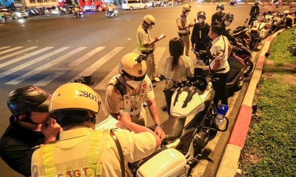 Thực hư tin 'phạt 5 triệu' khi quay clip CSGT làm nhiệm vụ: Trường hợp nào thì được ghi âm, ghi hình?