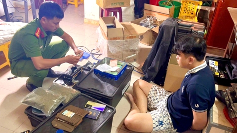 Khám xét căn phòng kín, bắt 'ông trùm' Đỗ Hữu Duy và thu giữ toàn bộ tang vật