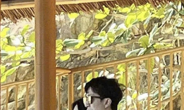 'Tóm dính' cảnh tình tứ của ViruSs và nữ trợ lý Thảo Đây ở Quy Nhơn