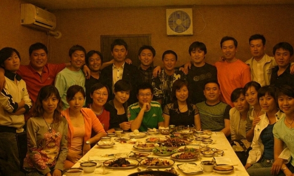 Đi họp lớp sau 15 năm, đến nơi mới biết mình là người duy nhất chưa kết hôn: Tôi bỏ về sau khi nghe bạn bè nói 3 câu