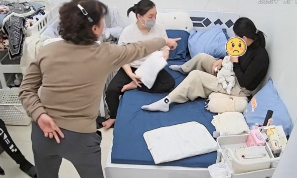 Đoạn camera sốc nhất hôm nay: Sao trần đời lại có người mẹ chồng thế này?