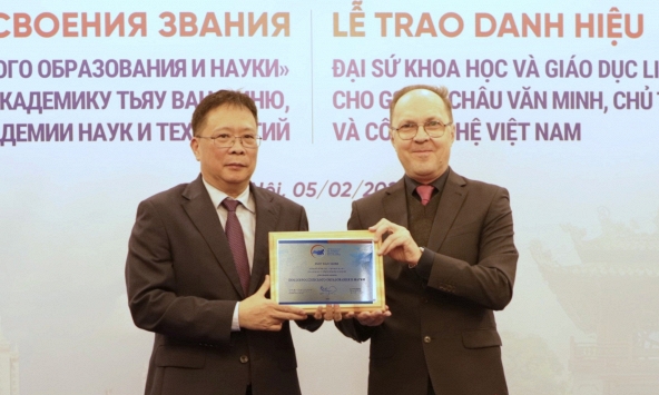 GS.VS. Châu Văn Minh được trao danh hiệu Đại sứ Khoa học và Giáo dục Liên bang Nga