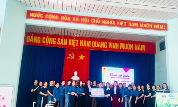 Trường Đại học Nha Trang trao máy khâu hỗ trợ phụ nữ Phú Yên khôi phục sinh kế sau bão lũ