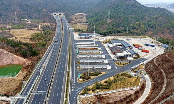 Dự kiến 9,5 tỷ lượt người di chuyển trong 40 ngày: Một quốc gia phải giải bài toán tìm trụ sạc cho xe điện