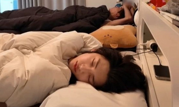 Cách nằm của người EQ cao, EQ thấp vô tư hơn nhiều