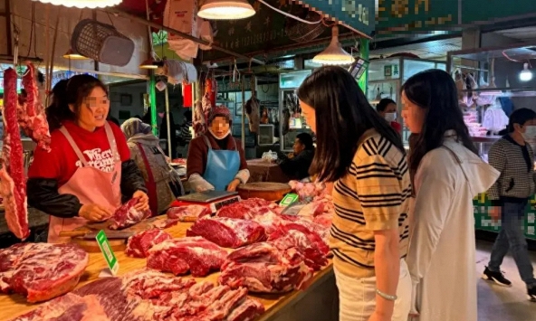 Đi chợ Tết mua thịt bò thấy 4 đặc điểm này phải 'quay xe' ngay, tặng MIỄN PHÍ cũng đừng mang bệnh về nhà