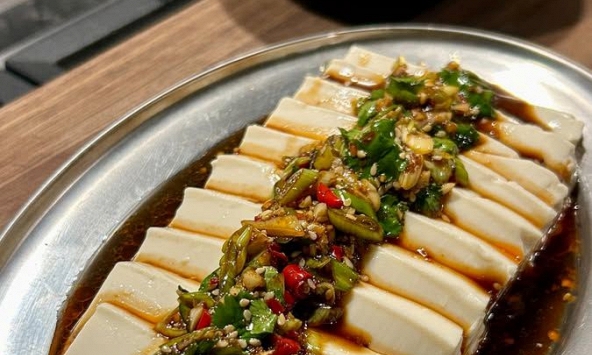 Ngày càng nhiều chị em còn trẻ đã ung thư buồng trứng, bác sĩ dặn: Lười mấy cũng phải chăm ăn 6 món để phòng bệnh!