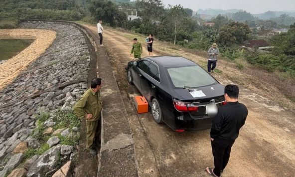 Người đàn ông để lại xe Camry cùng tờ giấy 'tuyệt mệnh' trên bờ hồ ở Ninh Bình: Diễn biến sau đó