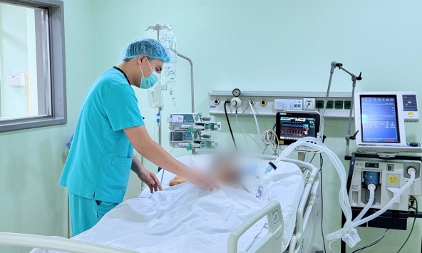 Chàng trai 20 tuổi suy hô hấp, hôn mê sâu, tổn thương phổi nặng vì chăm dùng 1 thứ vạn người trẻ tưởng hay