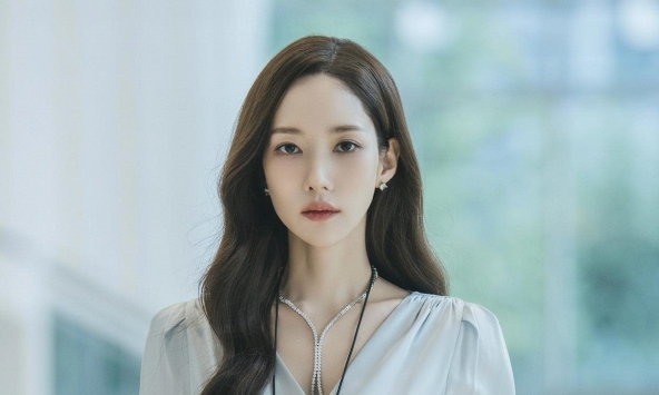 Không ai dám nhìn thẳng vào mặt Park Min Young
