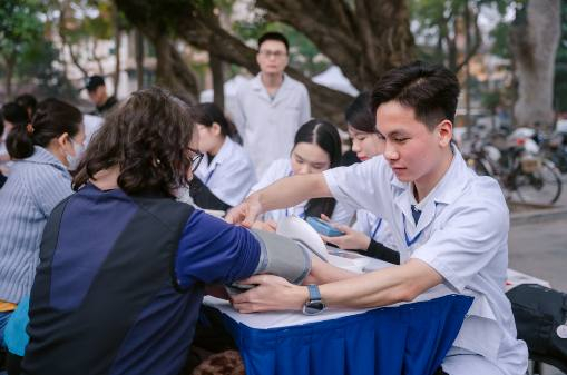 Giữ khối cơ khỏe: Bí quyết giúp bố mẹ sống khỏe và năng động hơn