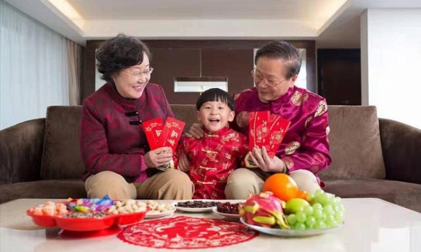 Con trai bị hỏi 'Thích ăn Tết ở nhà bà nội hay bà ngoại?': Bà mẹ gợi ý 3 cách trả lời EQ cao, lại được lòng đôi bên