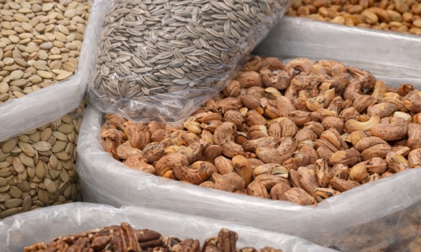 Dù giàu hay nghèo, sắm Tết ĐỪNG mua 4 loại hạt này: Khách đến khó xử, ăn vào 'nuốt' bệnh