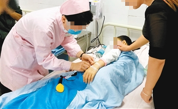 Bé gái 9 tuổi qua đời vì ung thư, bác sĩ tiết lộ sự thật đáng sợ: Bệnh này THÍCH 'tấn công' trẻ em