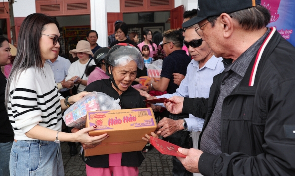 Mỹ Tâm với nghĩa cử ấm áp ngày giáp tết 