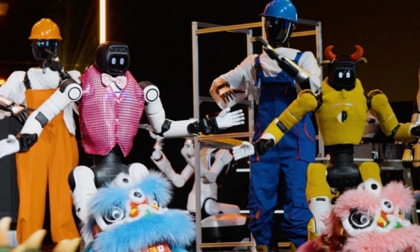 Người dân Trung Quốc thuê 'đội quân sắt' để mua vui trong dịp Tết: Là mốt nhất thời hay xu thế dài hạn?