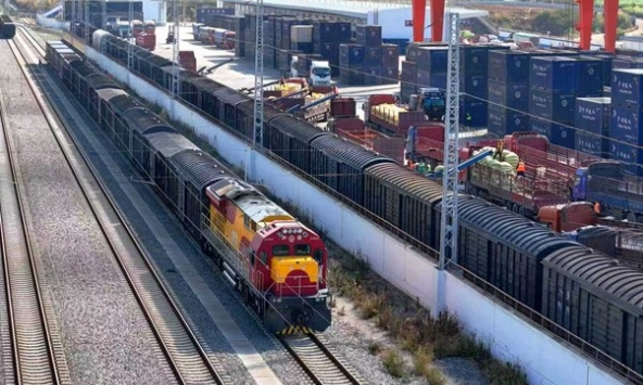 Thi công liên tục hơn 1.560 ngày đêm, một quốc gia khoét núi, băng rừng tạo nên kỳ tích vô song