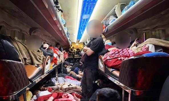 Kỷ lục: Xe khách bị phạt gần 300 triệu đồng ngày cận Tết và khung cảnh 'không thể tưởng tượng' bên trong