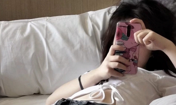 Sinh viên về quê ăn Tết, điện thoại bỗng 'bất tử': Sáng 100% pin, tối vẫn 97%, chuyện gì đang xảy ra?