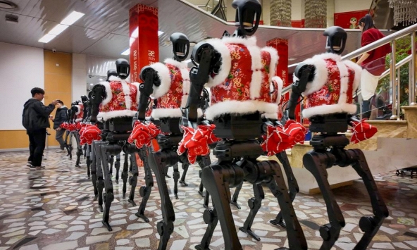 Chỉ 3 tiếng nữa, các 'hình nhân' sẽ đồng loạt thức giấc ở Trung Quốc: Sàn diễn thực chất là đấu trường