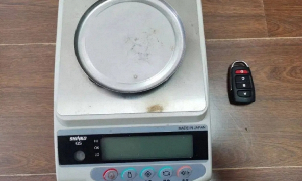 Khách mang 28,29g vàng đi bán, thấy chủ tiệm vàng cân lại chỉ được 22,44g liền báo cảnh sát, vạch trần hành vi trục lợi 127 triệu đồng