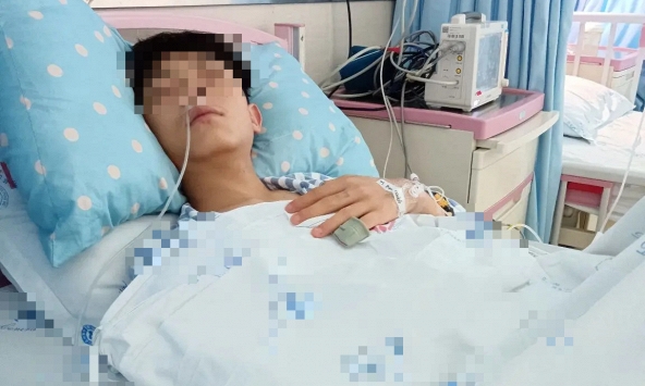 Cầu hôn xong thì phát hiện ung thư giai đoạn cuối di căn gan, người đàn ông hối hận vì bỏ qua 1 thứ khi đại tiện