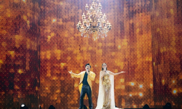 Nữ ca sĩ hiếm hoi không bị Tùng Dương “nuốt chửng”: Hát nhạc Tết như rót mật vào tai, nhan sắc đẹp cỡ Hoa hậu