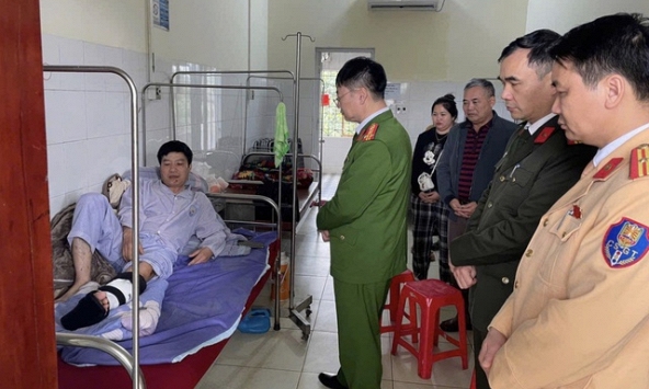 Danh tính tài xế đột nhiên giữ tay khiến CSGT phải đu người theo xe ô tô gần 500m