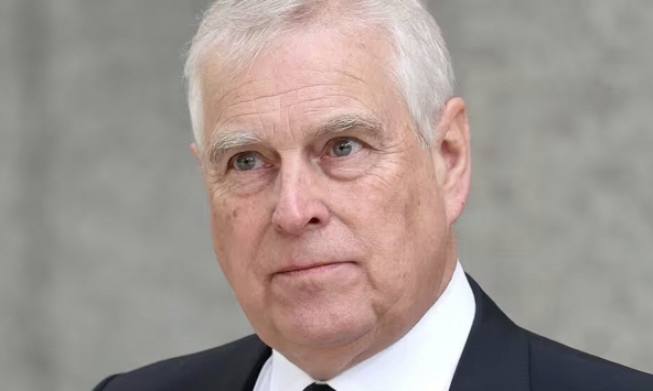 Hào quang vụt tắt ở tuổi xế chiều: 5 góc khuất rúng động vụ cựu Vương tử Andrew bị bắt giam ngay trong ngày sinh nhật