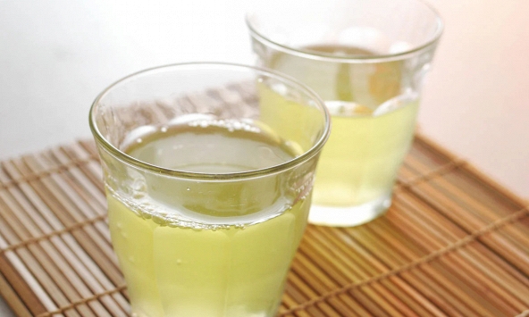 Nghiên cứu 365.000 người phát hiện: Đột quỵ rất “sợ” loại nước giá rẻ dễ kiếm ở Việt Nam, chống ung thư, ổn định đường huyết hiệu quả