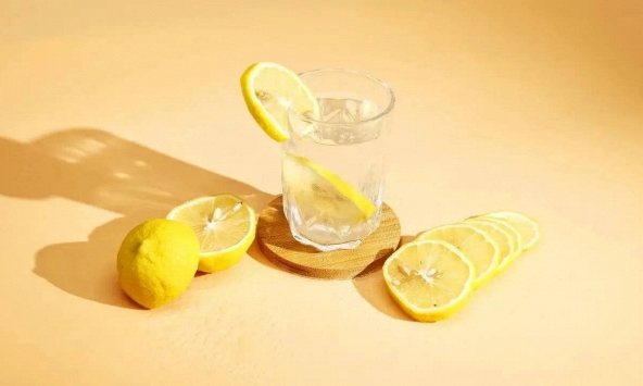 Người đàn ông 70 tuổi qua đời vì nhồi máu cơ tim giữa đêm, BS khuyên: Ngay cả khi khát vào ban đêm, cũng đừng uống 3 loại nước này