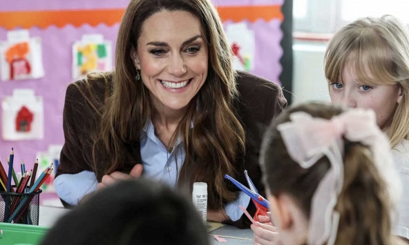 Nhìn cách Vương phi Kate sưởi ấm tâm hồn trẻ nhỏ mới hiểu vì sao được gọi là 'Vương phi của những đứa trẻ'