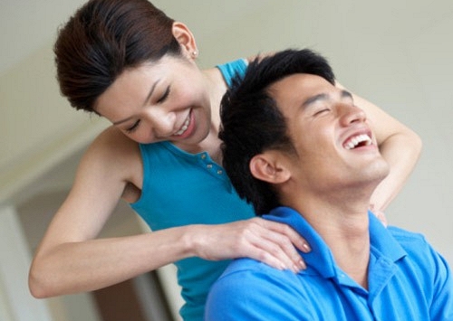 Đừng tìm “thuốc tiên”, chìa khóa kéo dài cuộc yêu nằm ở ngay đầu lưỡi bạn