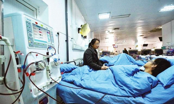 Nam kế toán ngã quỵ khi đang chạy bộ, phát hiện suy thận nặng vì sống “healthy” nhưng uống cà phê kiểu này